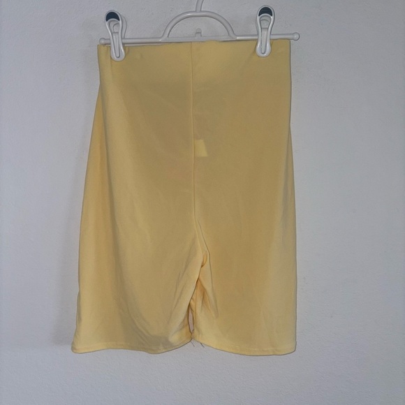 High-Waisted Yellow Slinky Cycle Shorts 🍋 - Picture 8 of 12